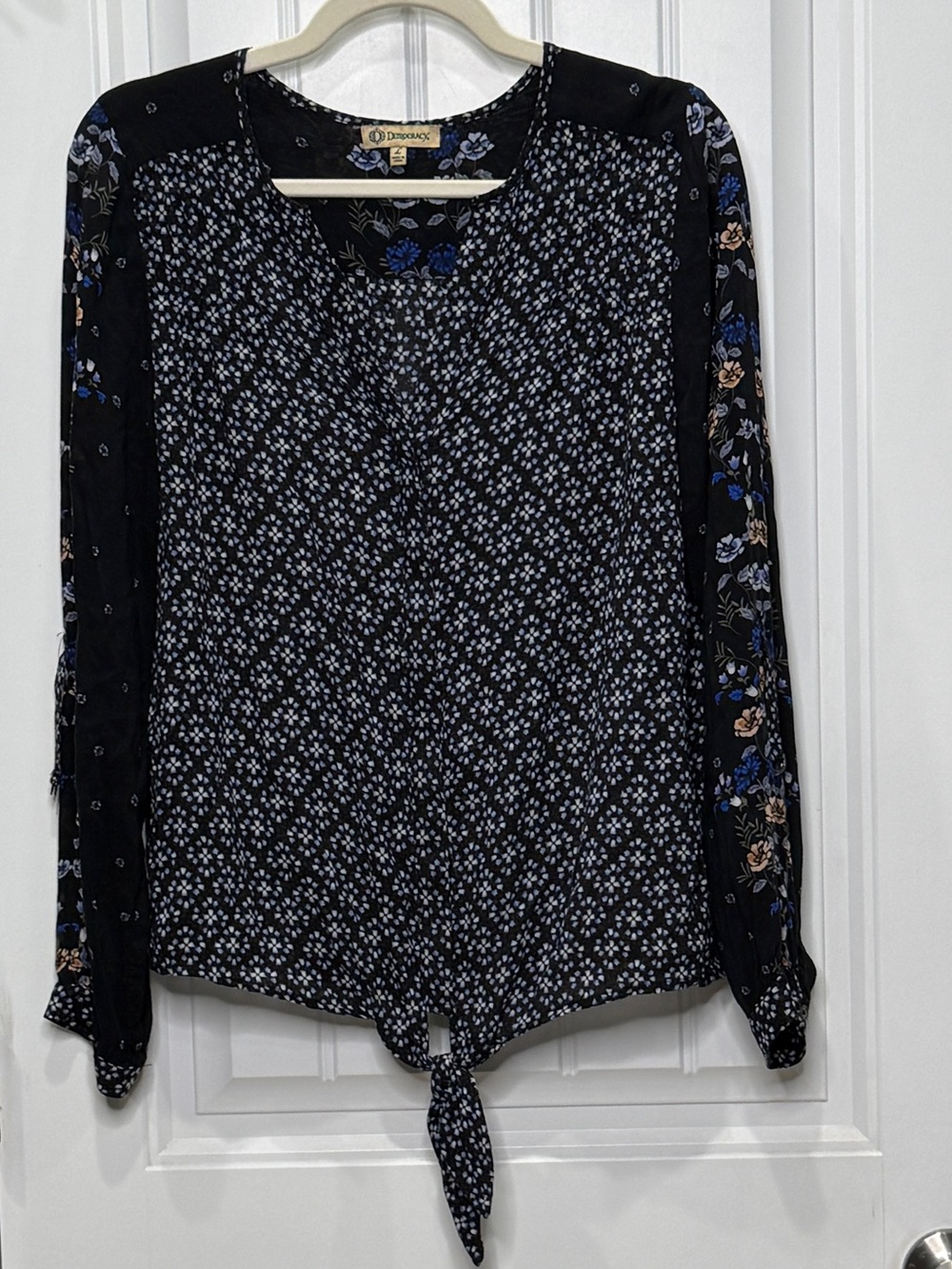 Democracy Women’s Size L Mixed Floral Tie-Front Roll-Tab Sleeve Blouse EUC